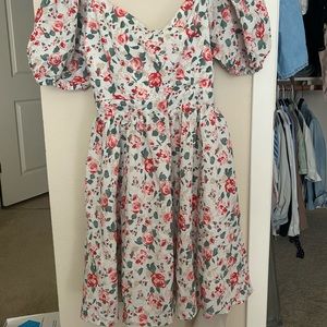 Floral dress with puff sleeves